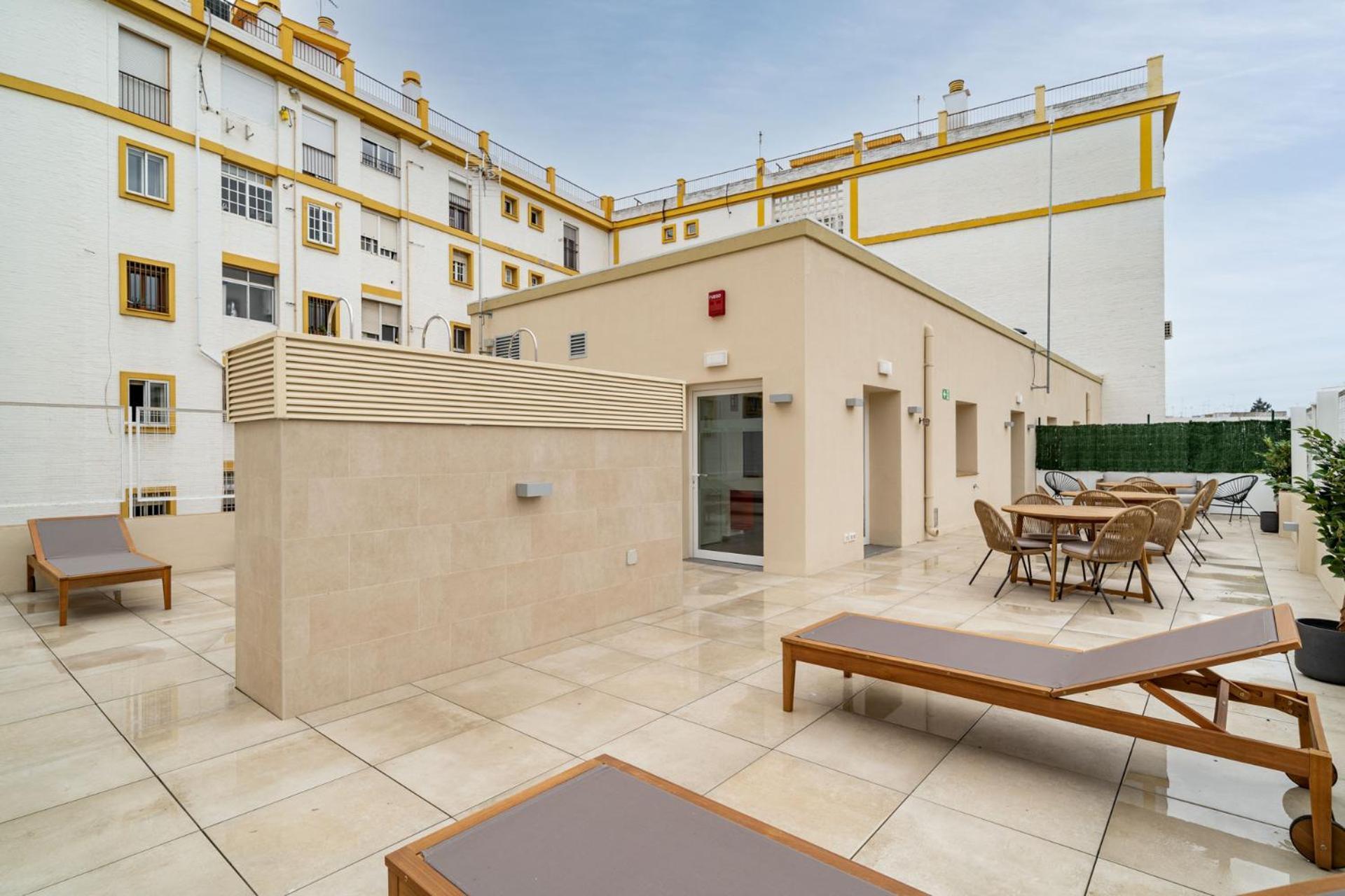 Limehome Sevilla Ronda De Capuchinos Exteriör bild