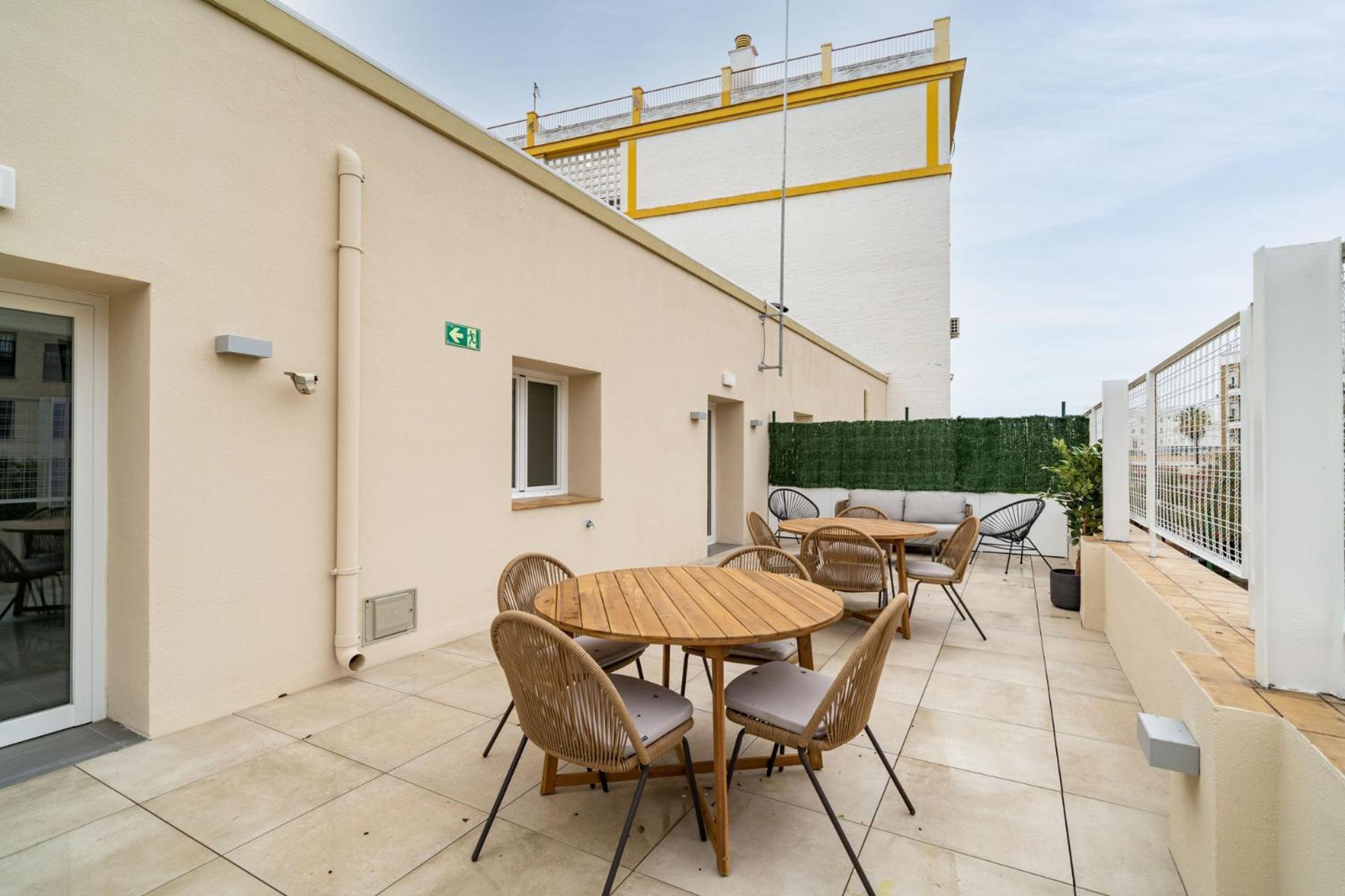 Limehome Sevilla Ronda De Capuchinos Exteriör bild