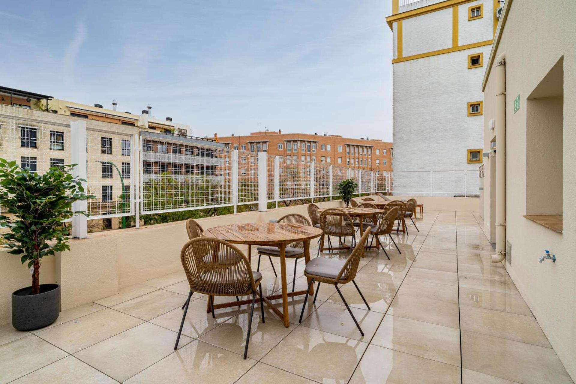 Limehome Sevilla Ronda De Capuchinos Exteriör bild