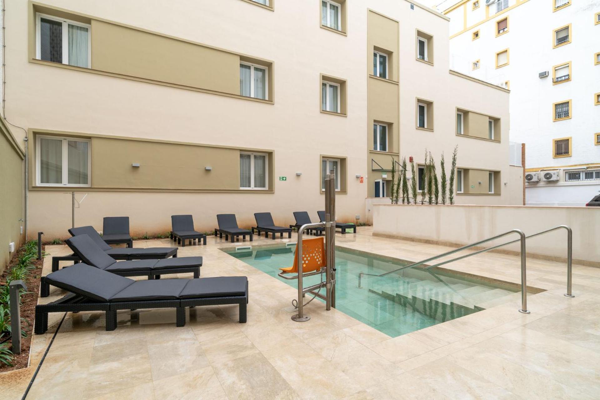 Limehome Sevilla Ronda De Capuchinos Exteriör bild