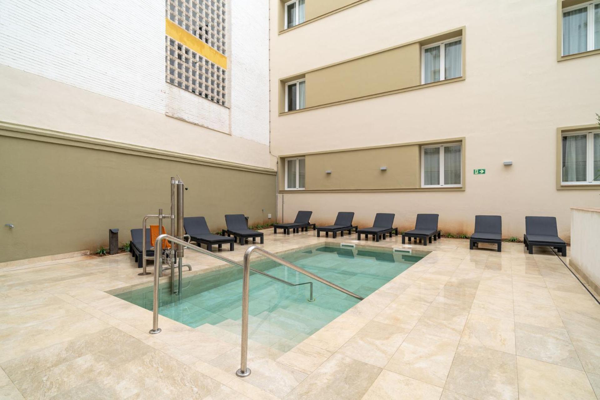 Limehome Sevilla Ronda De Capuchinos Exteriör bild