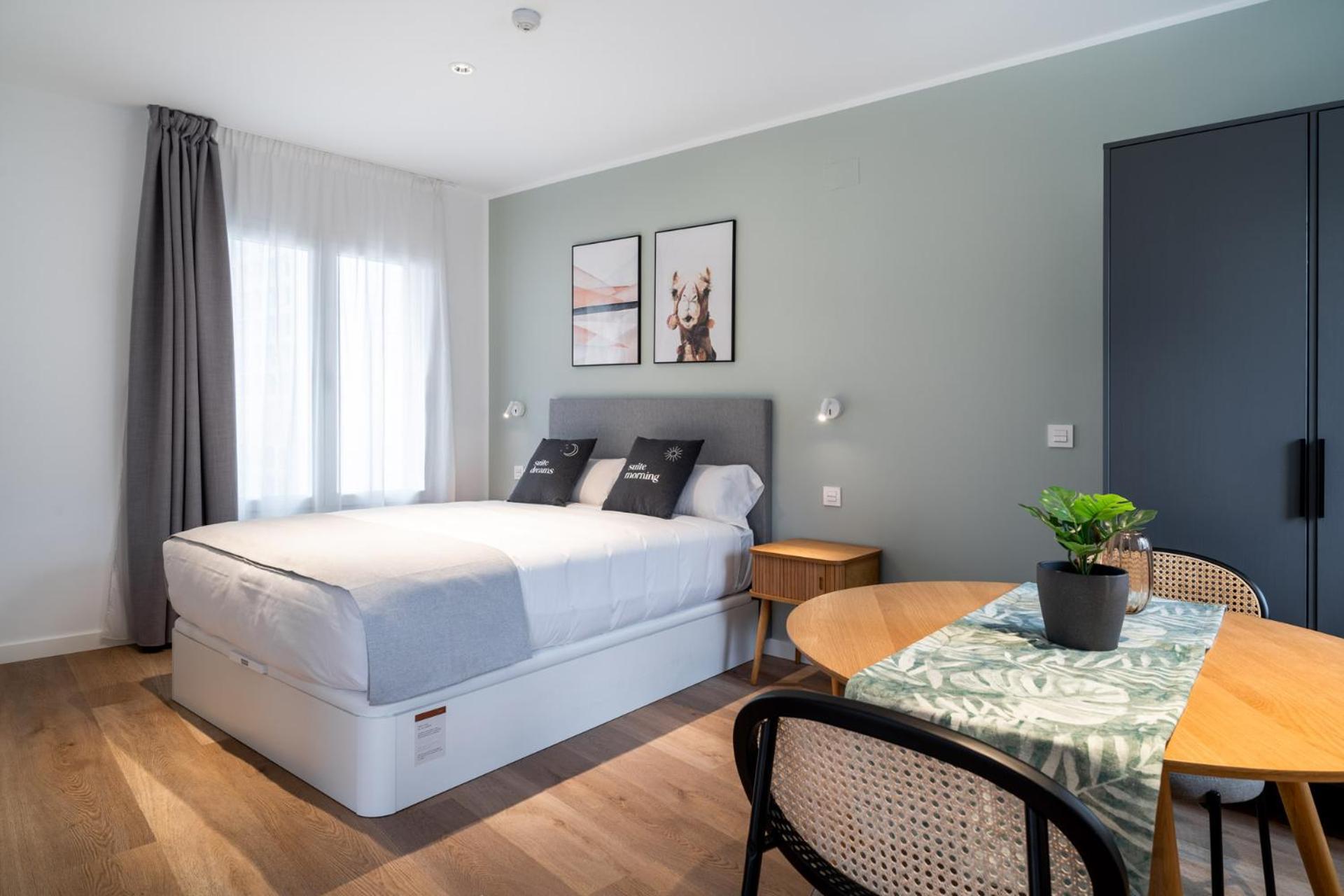 Limehome Sevilla Ronda De Capuchinos Exteriör bild